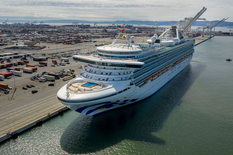 Miles de tripulantes atrapados en cruceros por coronavirus