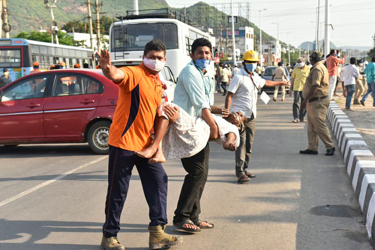 11 muertos, casi mil afectados por una fuga de gas en India