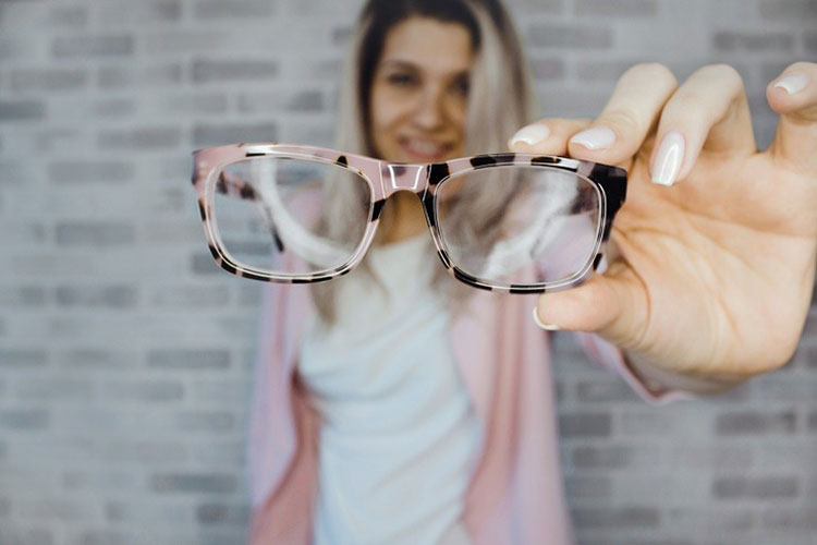 Debe SET a 5 mil 200 maestros becas y lentes: SNTE