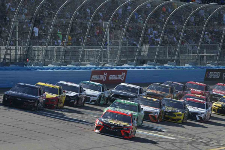 La NASCAR regresa; cuatro carreras en semana y media