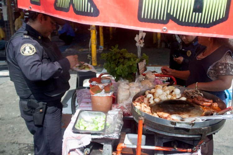 Policías dan golpe a la obesidad, bajan 8 toneladas