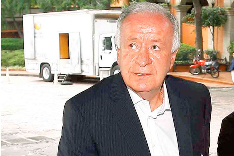Aarón Padilla se encuentra delicado; lo atienden en su casa