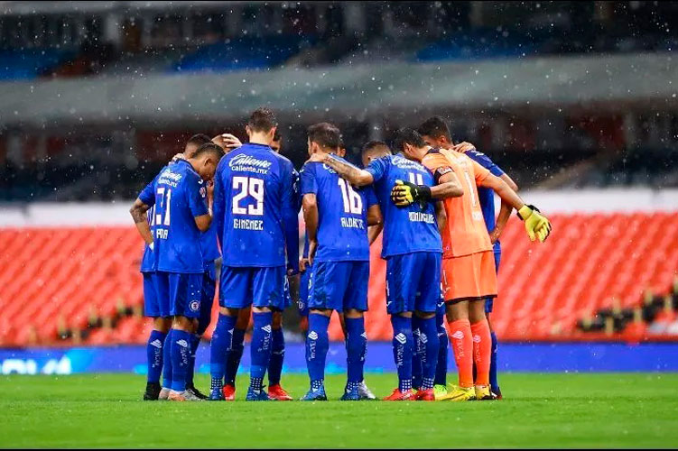Acusan a Billy Álvarez de comprar jugadores a sobreprecio para Cruz Azul