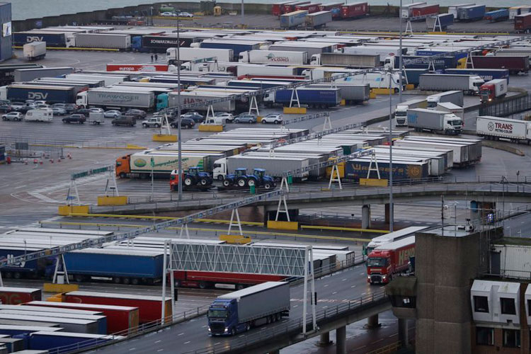 Londres cambia opinión sobre controles fronterizos por virus