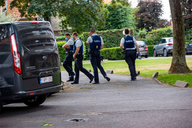 Apuñalan a alcalde en Bélgica, en posible intento de homicidio