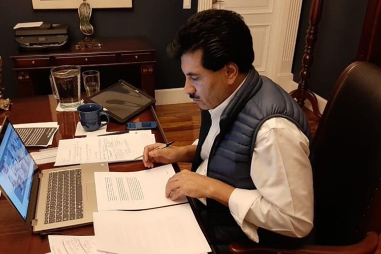 Morena ya tiene mayoría calificada; senador de MC deja su bancada