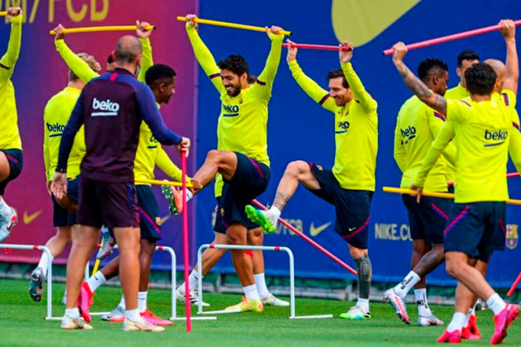 Messi vuelve a entrenar junto a sus compañeros