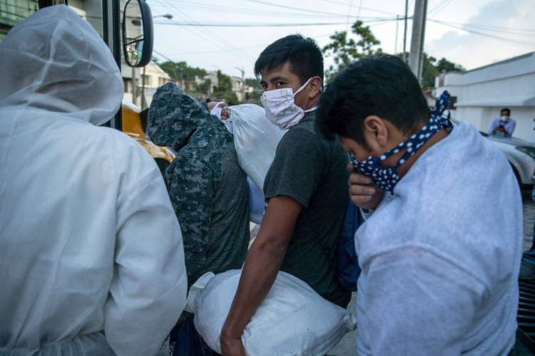 ICE realizará más tests del virus en centros para migrantes
