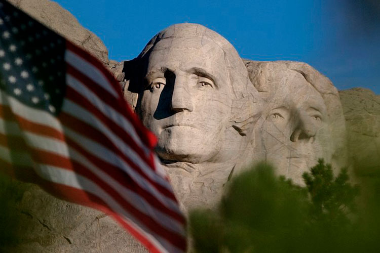 Plan de celebrar Independencia en Rushmore genera críticas