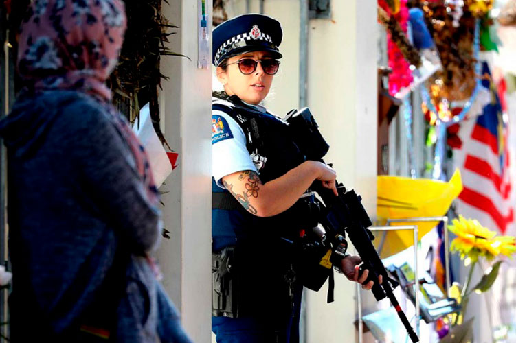 Nueva Zelanda da marcha atrás a plan de policías armados