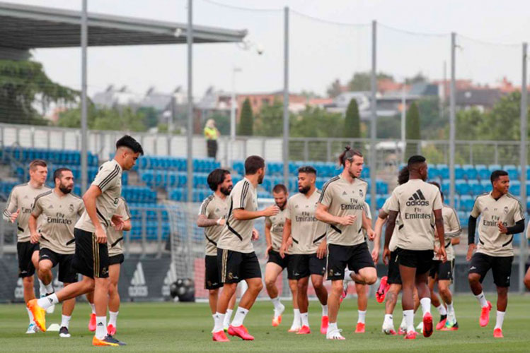Difícil estar dos meses sin tocar el balón, admite Benzema
