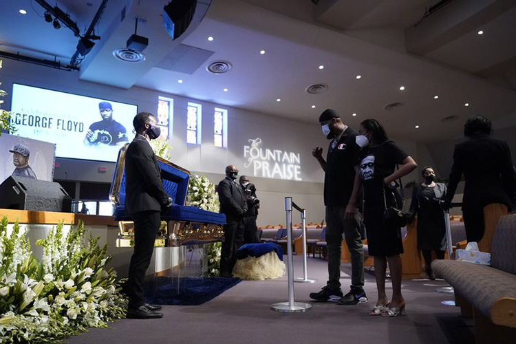 Texas: entierran a Floyd, cuya muerte inspiró un movimiento