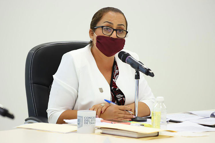 Una Tras Otra ¿Y el bigote de morsa cuándo?