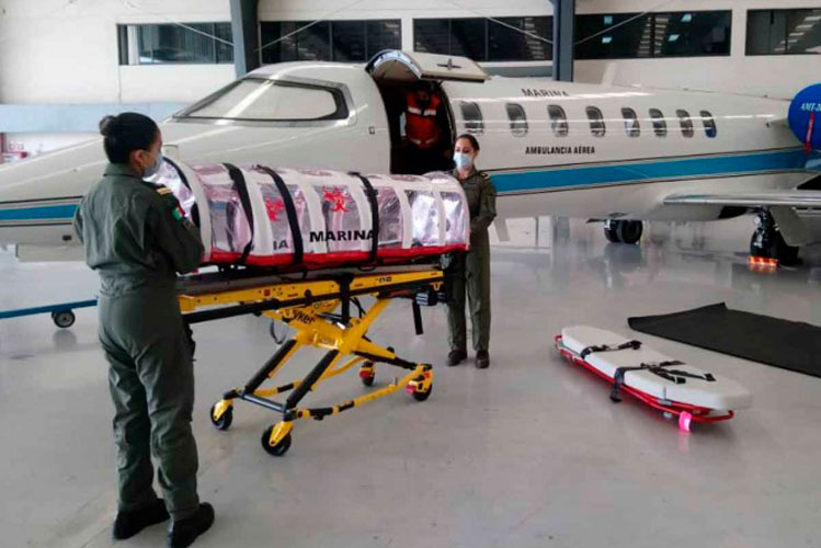 Semar modifica sus ambulancias aéreas para Covid