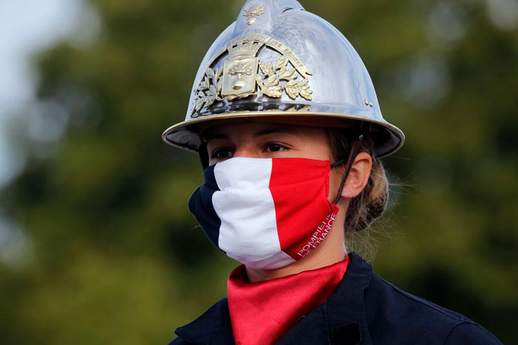 Francia homenajea a héroes de pandemia en Día de la Bastilla