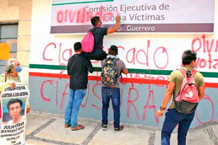 Mediáticos, anuncios sobre caso Ayotzinapa; es una cortina de humo: FECSM