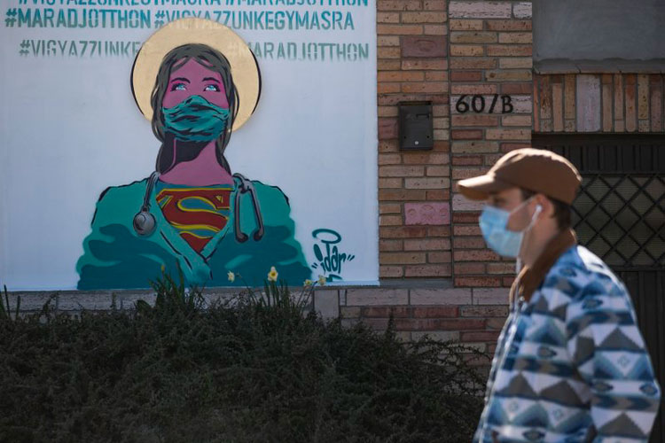 España: Dos regiones acuden a votar con medidas de sanidad