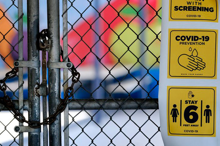 Gobierno de Trump busca reabrir escuelas, pero hay división