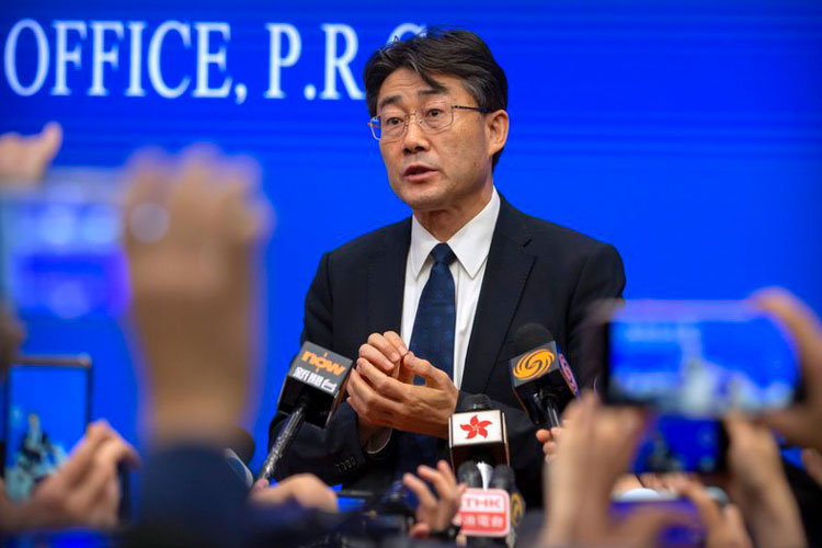 Jefe médico de China recibe vacuna para coronavirus