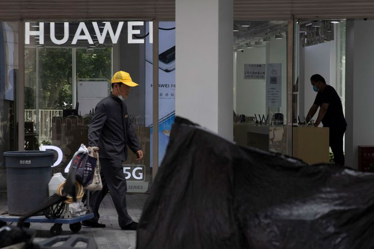 China acusa a Gran Bretaña de ayudar a EEUU a dañar a Huawei