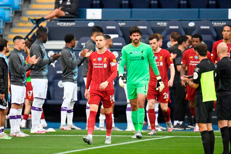 Liverpool levantará la Premier League en la grada The Kop de Anfield