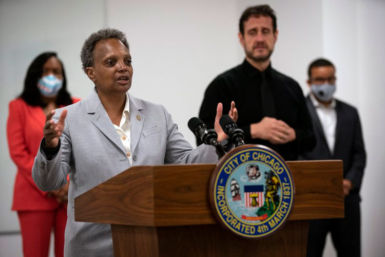 Escuelas de Chicago planean 2 días de clases presenciales