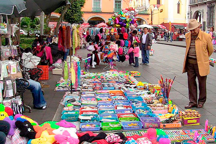 Informales, dos de cada tres negocios en México