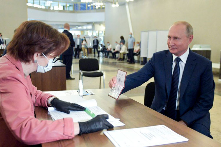 Moscú: 78% de los votantes apoya ampliar el mandato de Putin