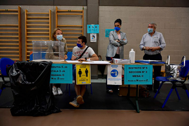 España: Dos regiones acuden a votar con medidas de sanidad