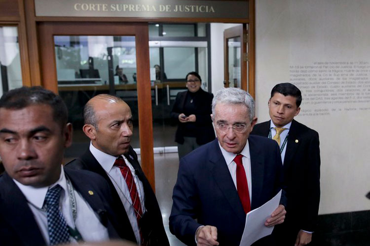 Expresidente colombiano Álvaro Uribe da positivo a COVID-19