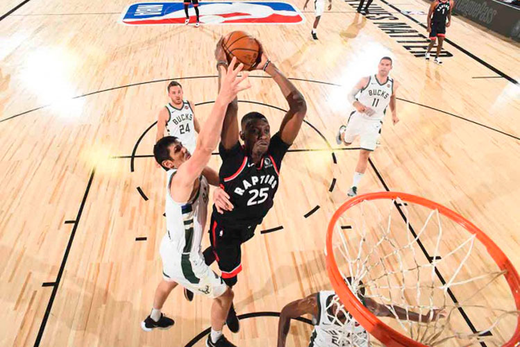 Raptors vencen a Buck en duelo sin figuras