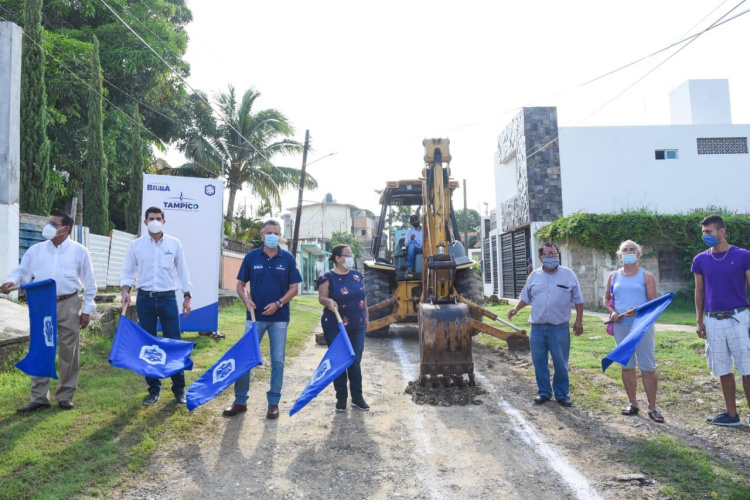 Supervisa Mario López obras en avenidas Lauro Villar y Fidencio Trejo