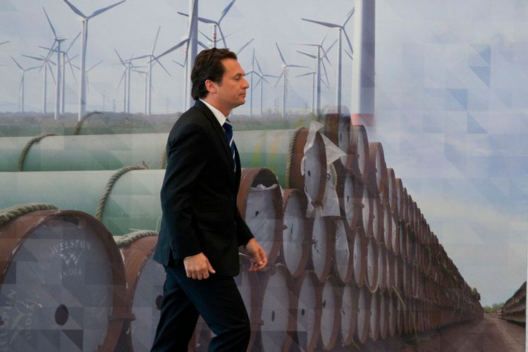 Tras atacar a 4T, Víctor Toledo aún no habla con López Obrador