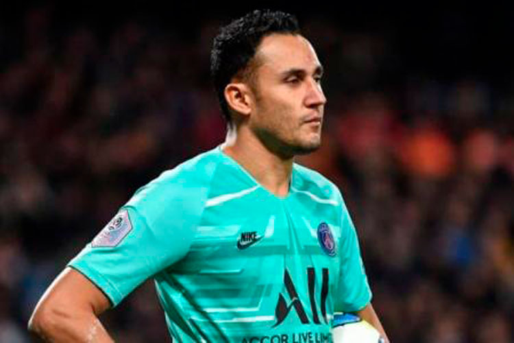 Keylor Navas se levanta contra Leonardo en el PSG