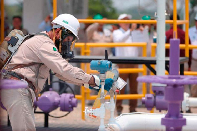 Bajan 25% las licitaciones públicas en Pemex