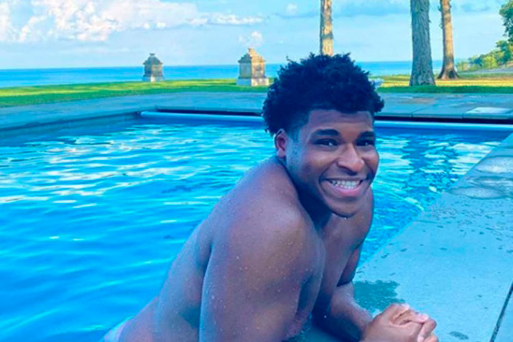 Protagonista de la serie ‘Cheer’ es arrestado por pornografía infantil