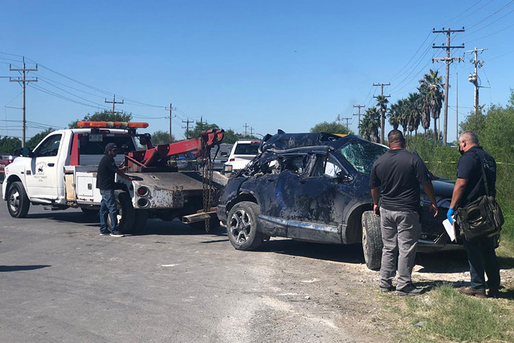 Muere madre e hija en choque y vuelco