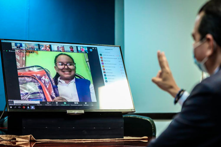 Entrega Rivas apoyos a tres escuelas primarias