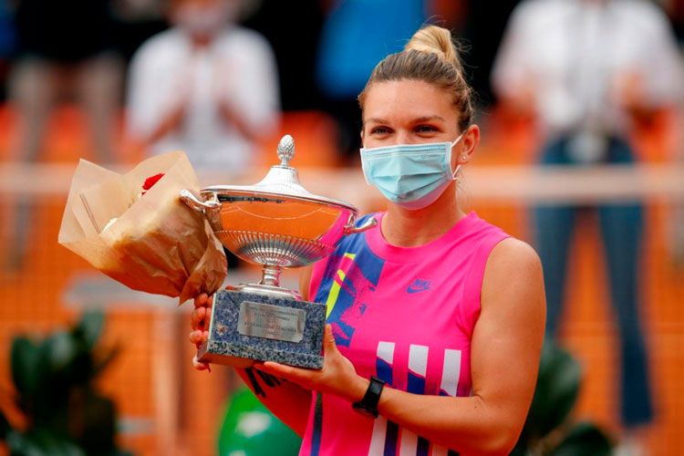 Halep se corona en Roma tras abandono de Pliskova
