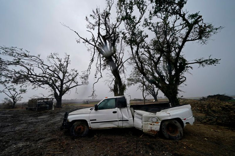 La costa de Luisiana se prepara para Delta, un nuevo huracán