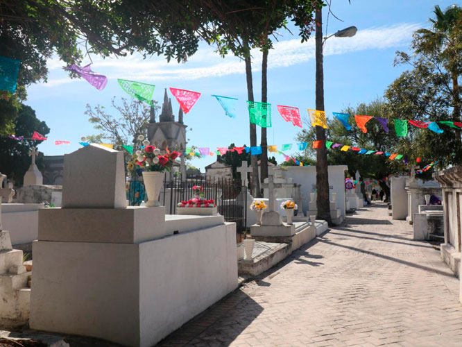 Determinarán el 30 de octubre, sí abren panteones o no por COVID-19