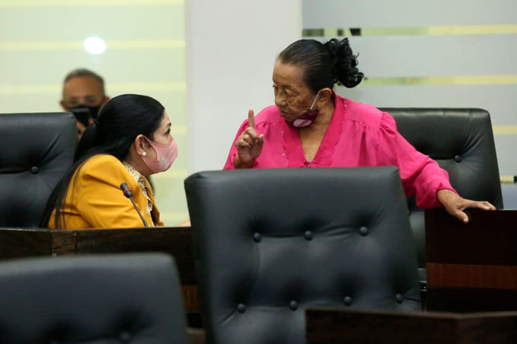 ‘Revienta’ Coordinadora de Morena con Edna Rivera