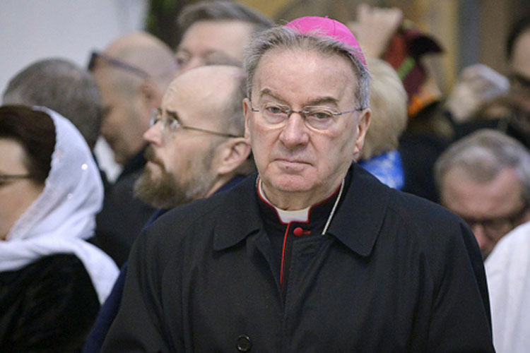 Exembajador del Vaticano en Francia va a juicio por acoso sexual