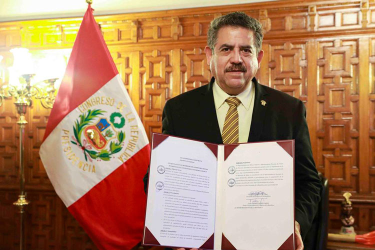 Exembajador del Vaticano en Francia va a juicio por acoso sexual