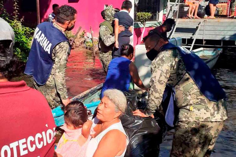 Semar evacua a 472 damnificados en Centla, Tabasco