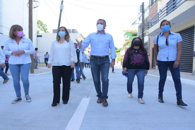 Inaugura Chucho Nader nueva obra de pavimentación