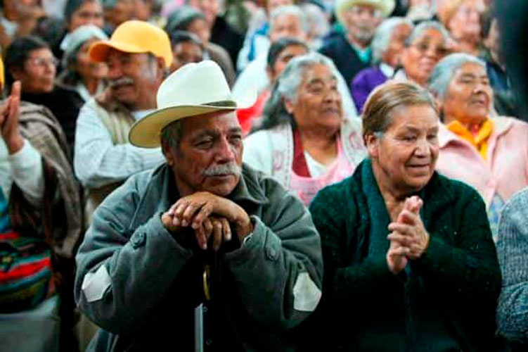 Siguen cambios de funcionarios transexenales, confirma AMLO