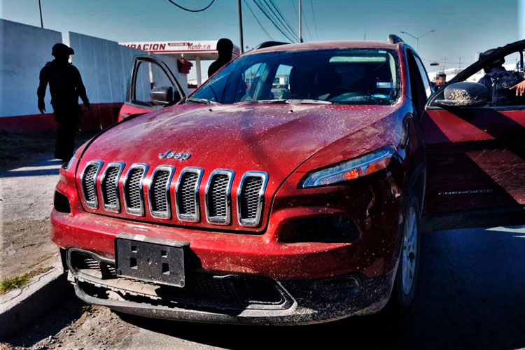 Recuperan camioneta y detiene a dos presuntos responsables