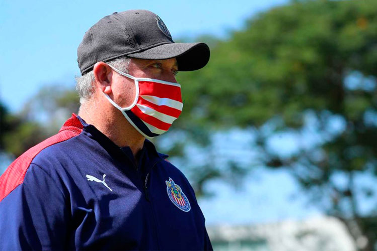 Greg Clarke deja también la FIFA tras declaraciones racistas