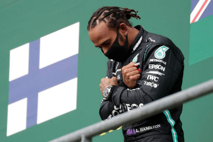 Hamilton con deseos de seguir con Mercedes